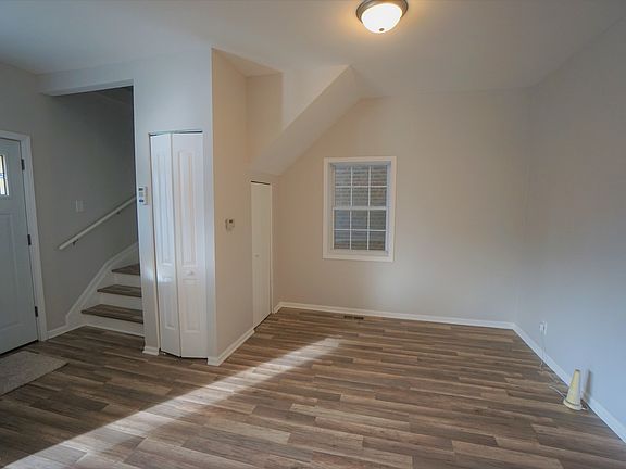 3rd image of 3813 N Newcastle Ave
