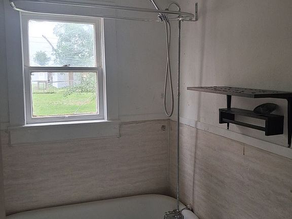 4th image of 409 S Avenue H
