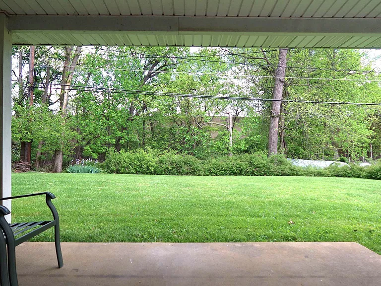 109 Deep Dale Dr — Photo 8