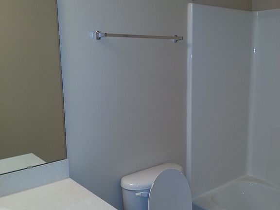 3rd image of 824 Southern Creek Dr