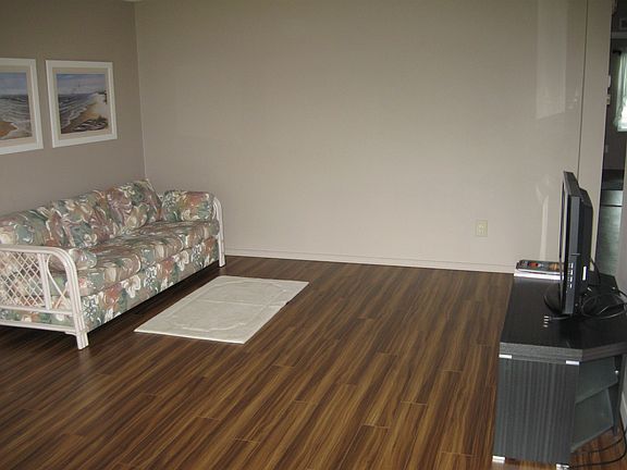 3rd image of 1708 E Schwartz Blvd
