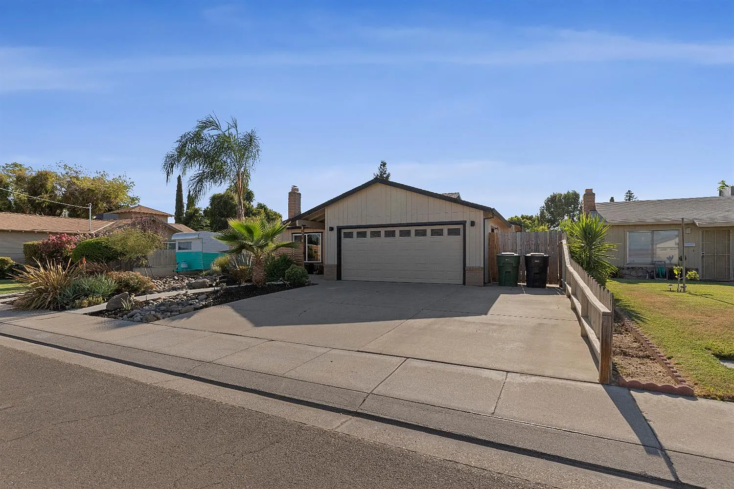 639 Robert Ave photo 1