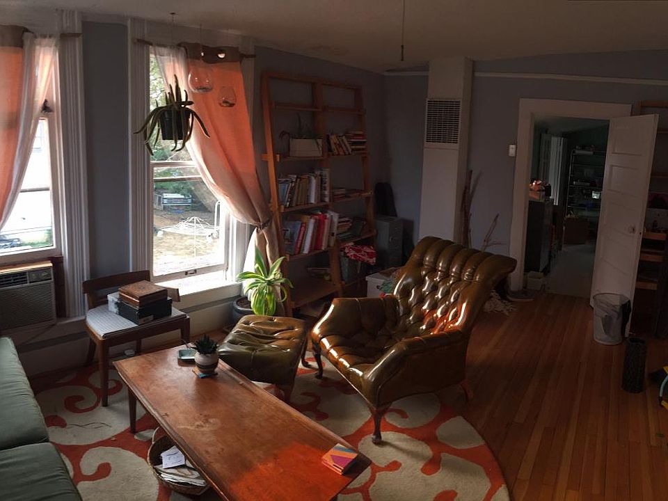 2nd image of 4407 SE Alder St