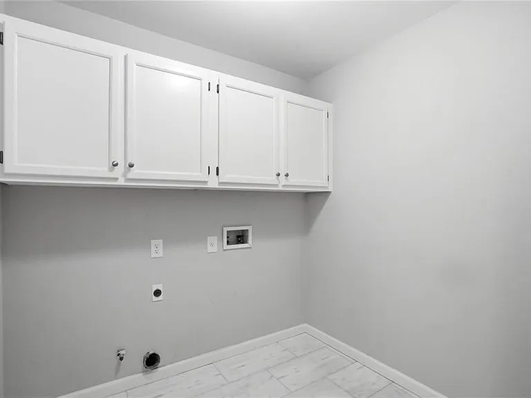 360 Landing Entry — Photo 21