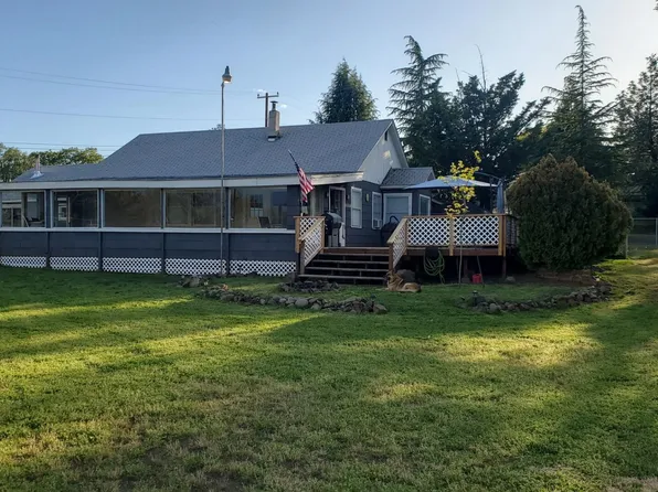 55 Chandra Ln, Shady Cove, OR 97539