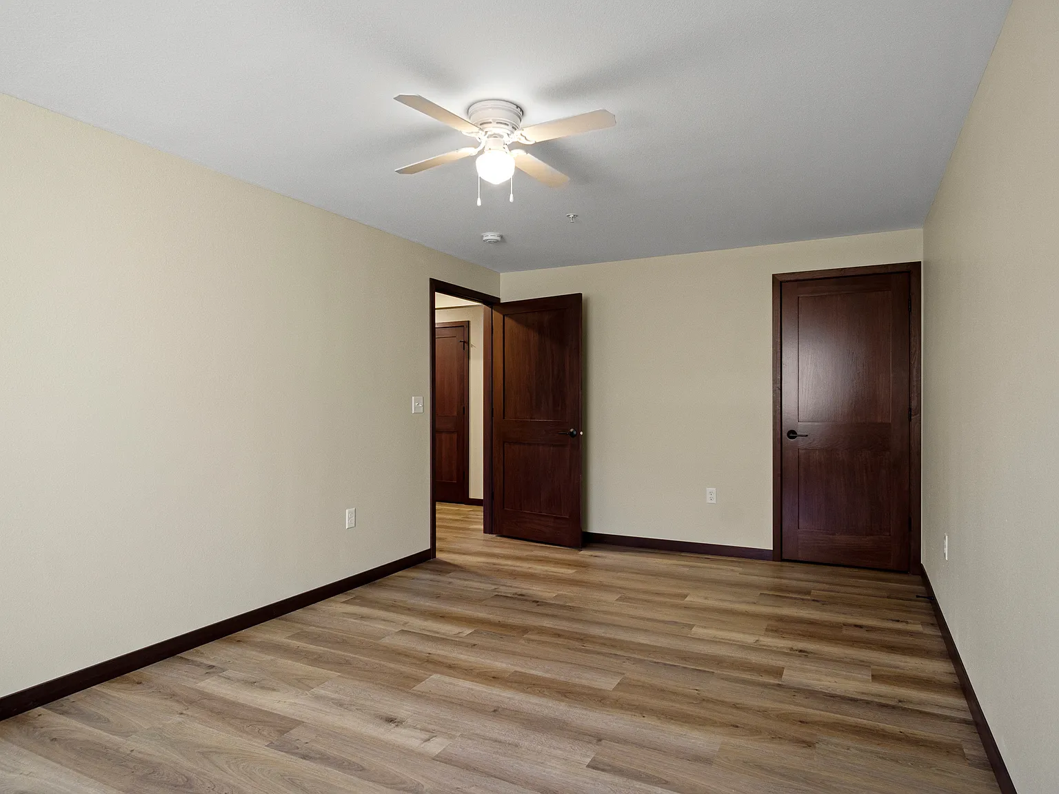 902 Menomonie St — Photo 3