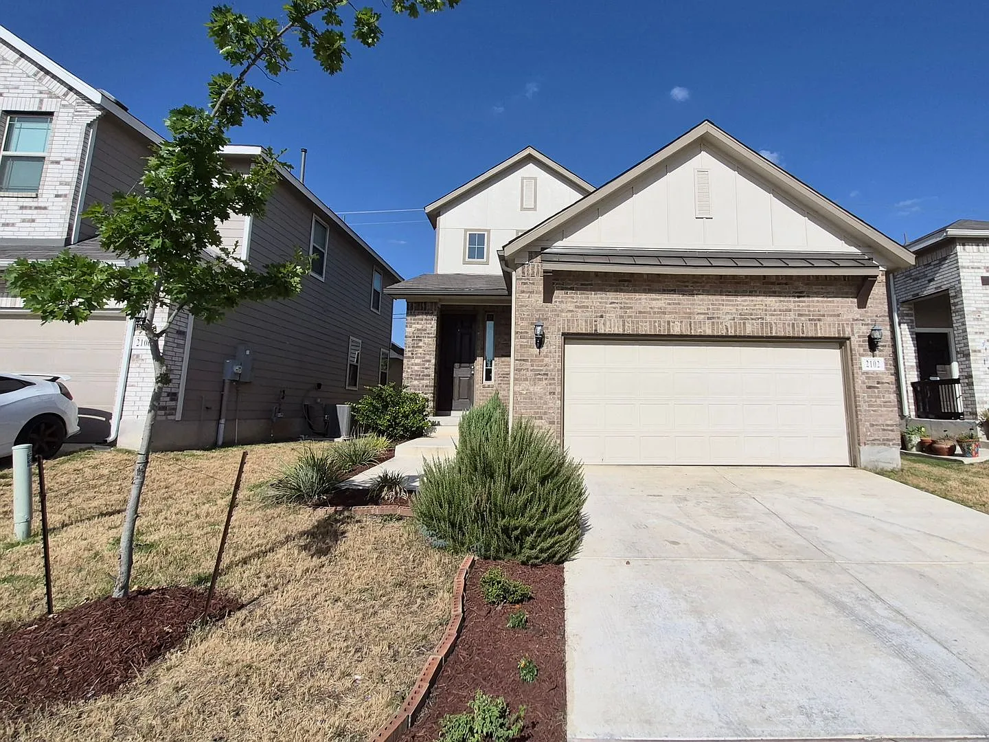 Beautiful 4-Bedroom 3.5 Bathroom Home in Veranda Community! — Photo 2