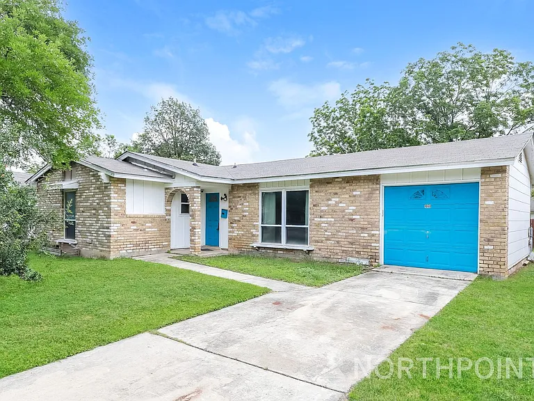 1060 Richmond Dr — Photo 3