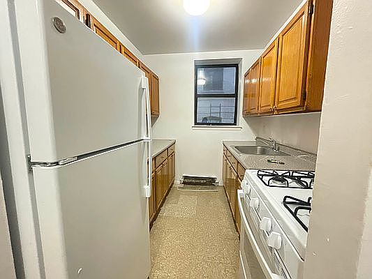 3rd image of 1305 Sheridan Ave APT 4D