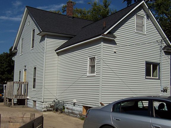 3rd image of 52 E 18th St