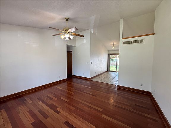 2nd image of 613 SW 61st St