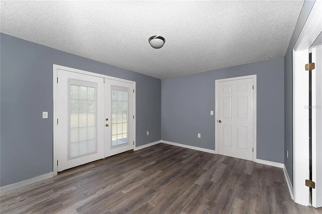5 bed, 3.0 bath, 2520 sqft, $3,200 — Photo 4