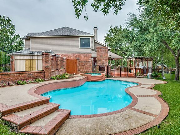 3rd image of 8809 Stone Wall Ct
