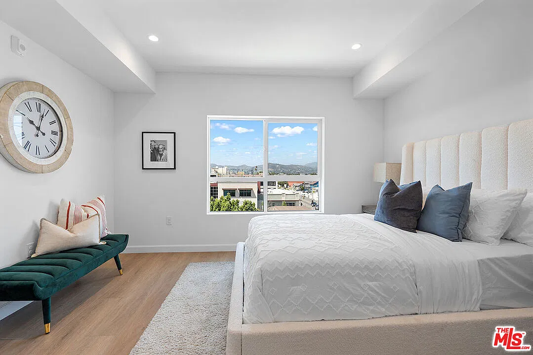 2 bed, 2.0 bath, 1040 sqft, $676 — Photo 2