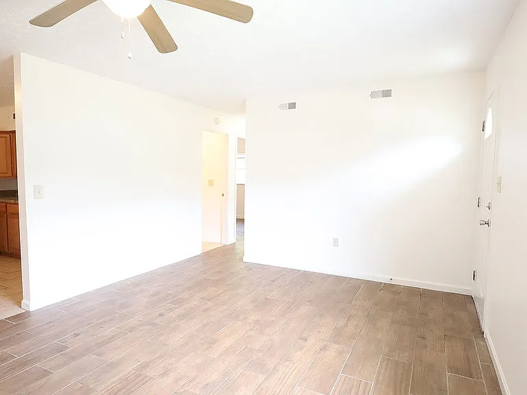 215 Timberlake Cir #8 — Photo 3