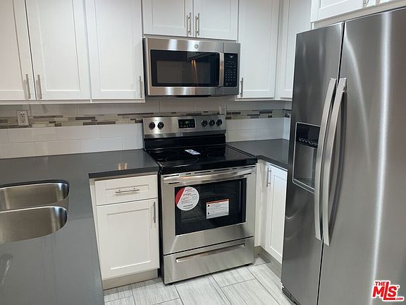 5th image of 4810 S La Brea Ave #212