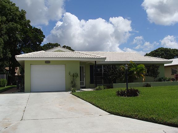 2nd image of 2585 Blackwood Cir