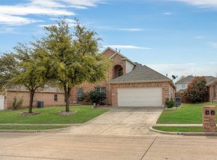 19 Spring Garden Dr, Edgecliff Village, TX 76134