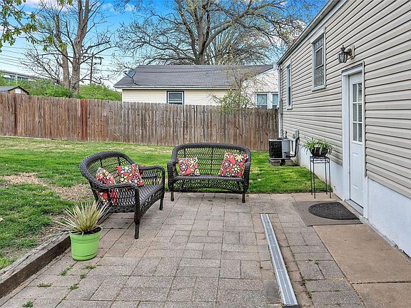 3rd image of 9527 Brenda Ave