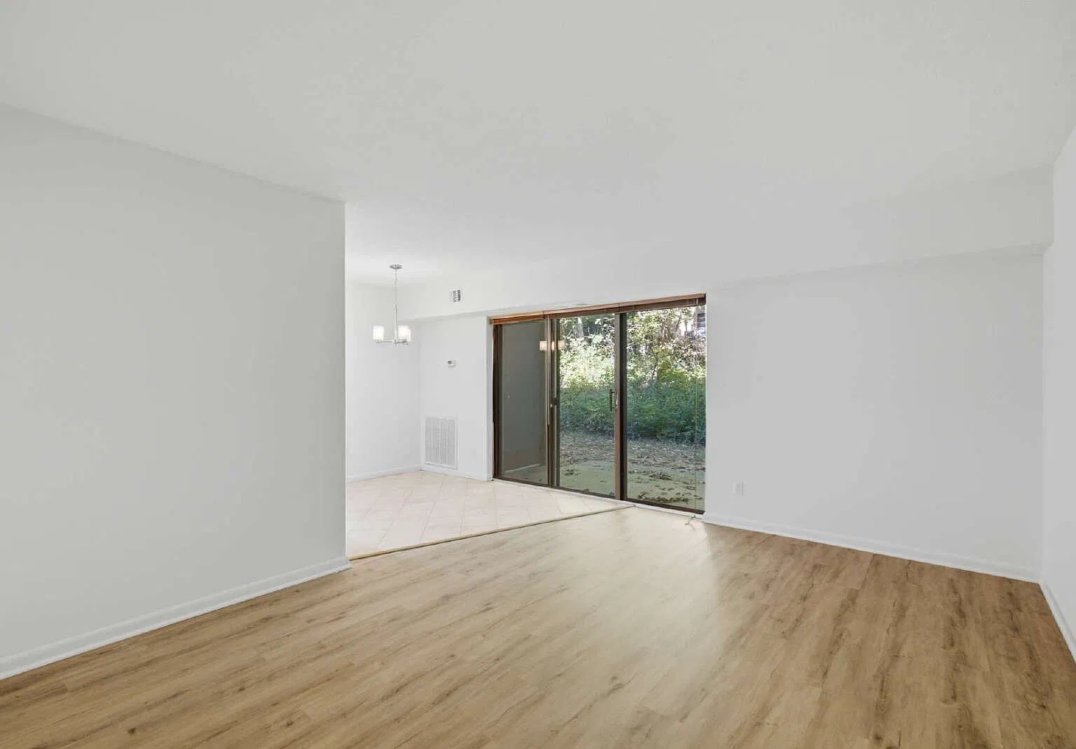 2 bed, 2.0 bath, 894 sqft, $2,300 — Photo 4