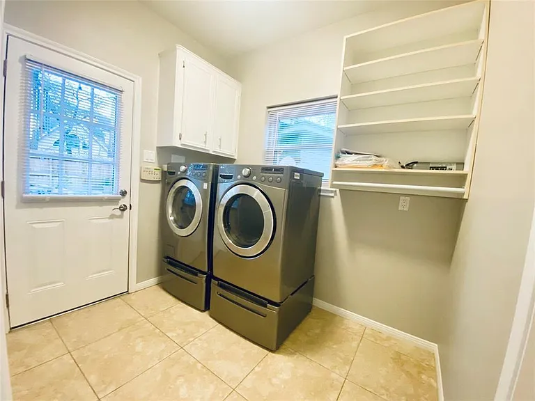 39 Silent Brook Pl — Photo 15