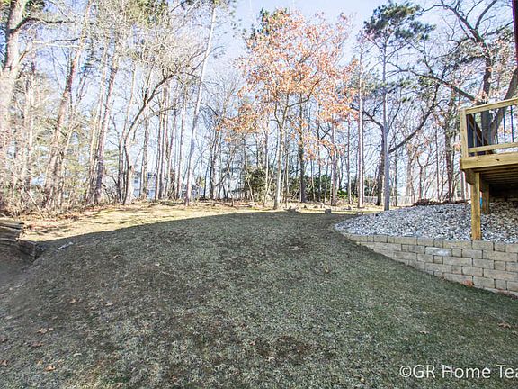 5th image of 2485 Pineview Dr NE