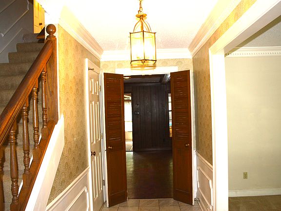 2nd image of 8407 Drury Ln
