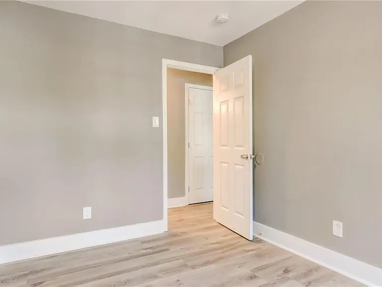 Elliott St NW — Photo 11