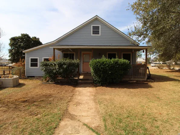 19231 Benton, Lytle, TX 78052