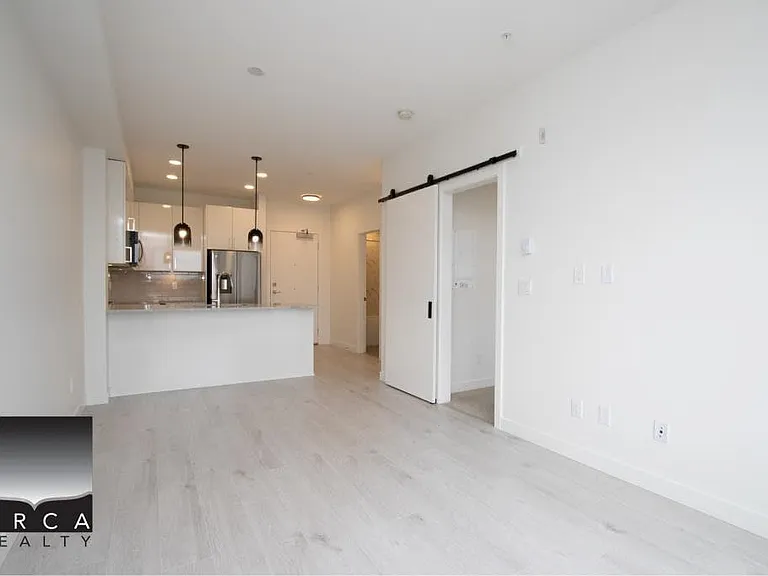 5504 Brydon Cres #402 — Photo 8