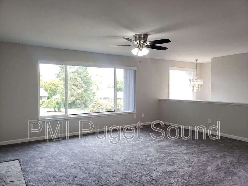 3 bed, 2.5 bath, 1870 sqft, $3,200 — Photo 4