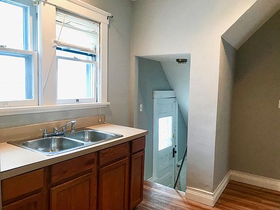 5th image of 338 Oxford Ave