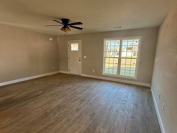 5th image of 217 Sutton Dr