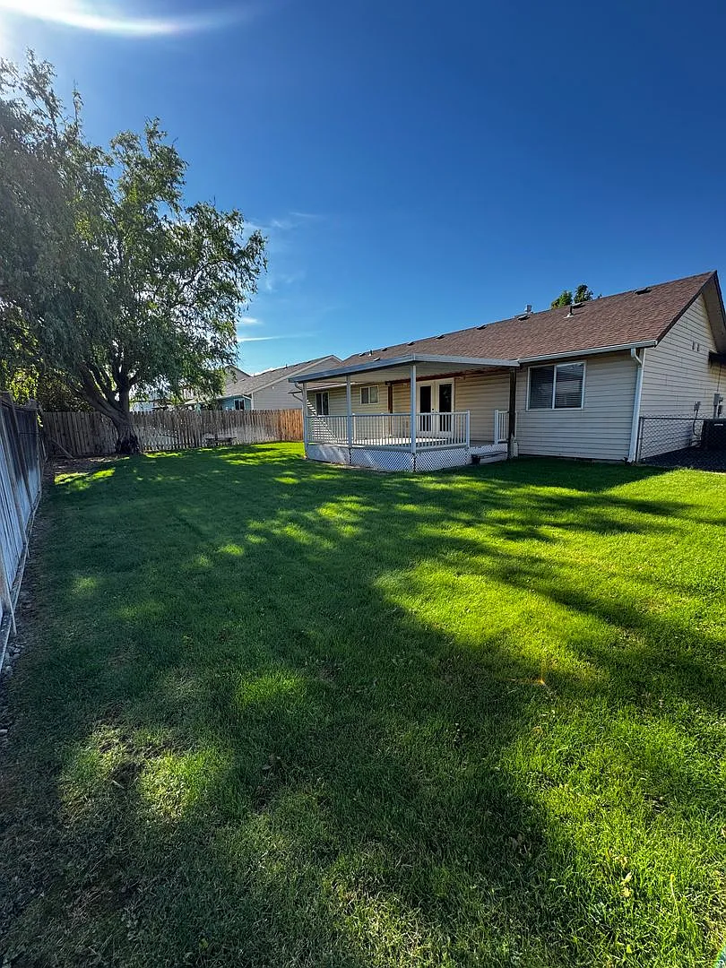 Fully Renovated Home in Crossroad Neighborhood! — Photo 4