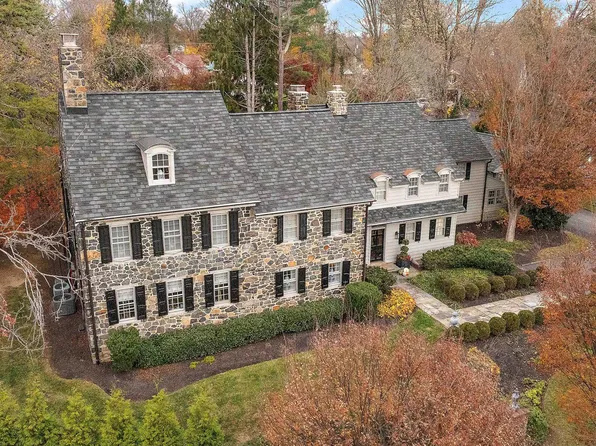 302 Stone Brook Dr, Wilmington, DE 19807