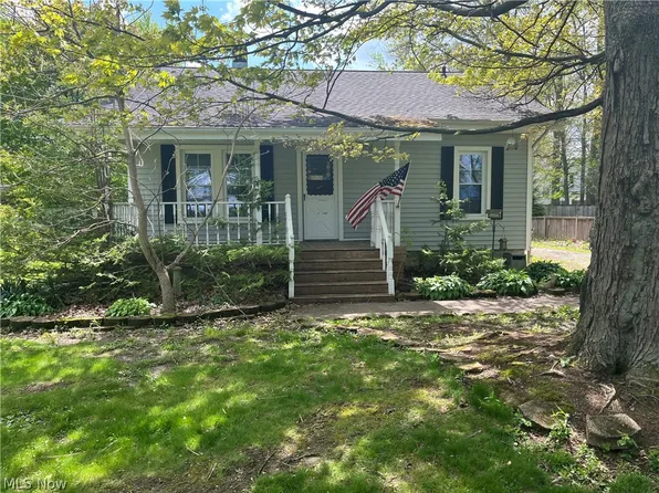 33261 Lake Rd, Avon Lake, OH 44012