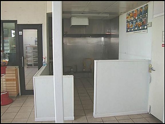 4th image of 1075 Stadium Dr