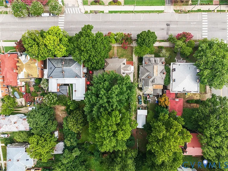 416 W Washington St — Photo 40