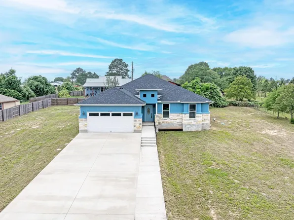 125 Comanche Dr, Paige, TX 78659