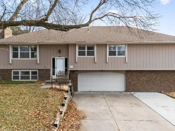 821 N 121st St, Omaha, NE 68154