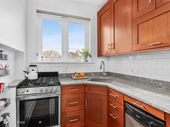 2110 N Seminary Ave APT 15, Chicago, IL 60614