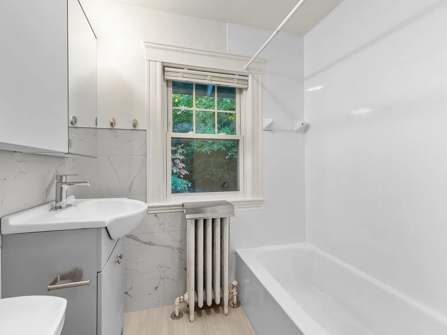 2 bed, 975 sqft, $3,000 — Photo 3