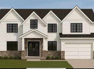 85 Roundtree Dr, Plainview, NY 11803