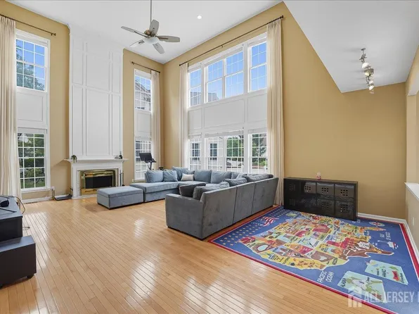 35 Hartlander St, East Brunswick, NJ 08816