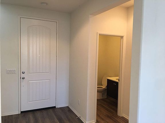 5th image of 556 Moonlight Dr