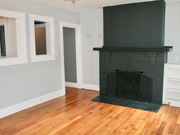 2nd image of 1812 Washington Ave NE #1812