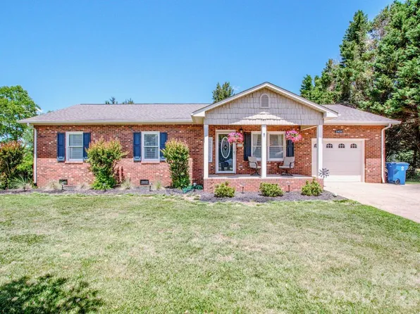 2426 Ashford Dr, Newton, NC 28658