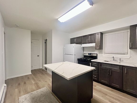 Eat-in Kitchen Alt View