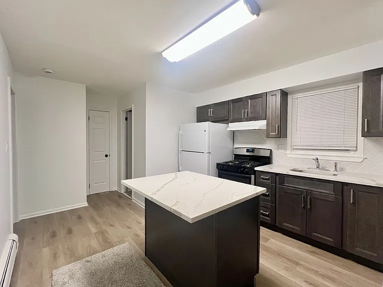 Eat-in Kitchen Alt View