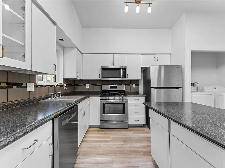 714 S Berwick Dr — Photo 8